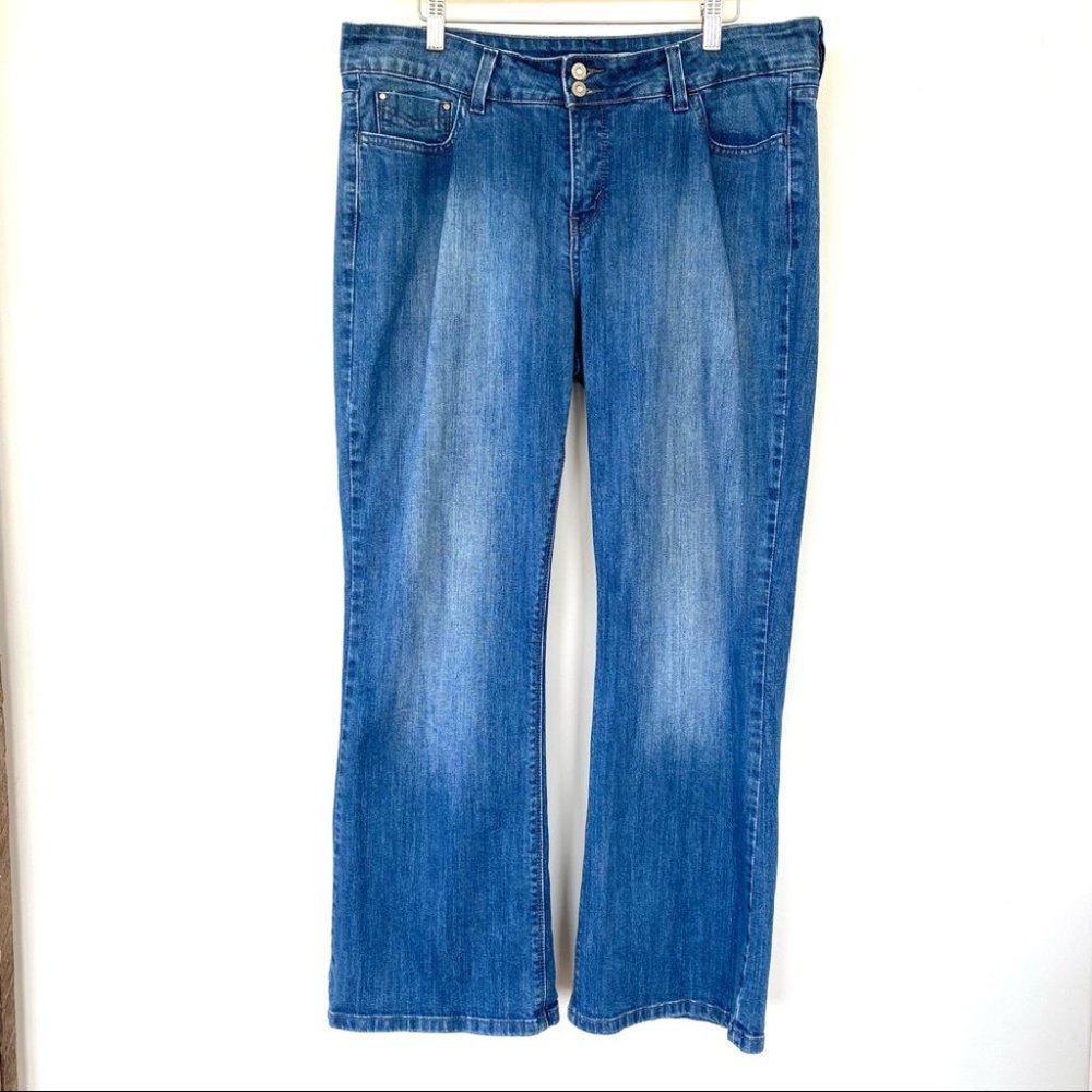 Levi’s 526 Slender Boot cut jeans with stretch, high waisted